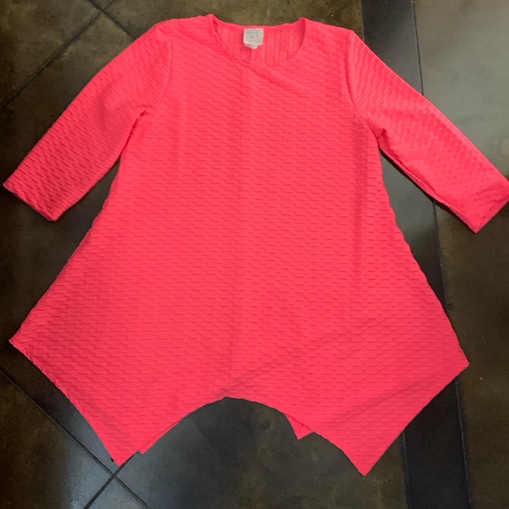 Zadie B’s brand peachy pink shark bite textured top. Size small